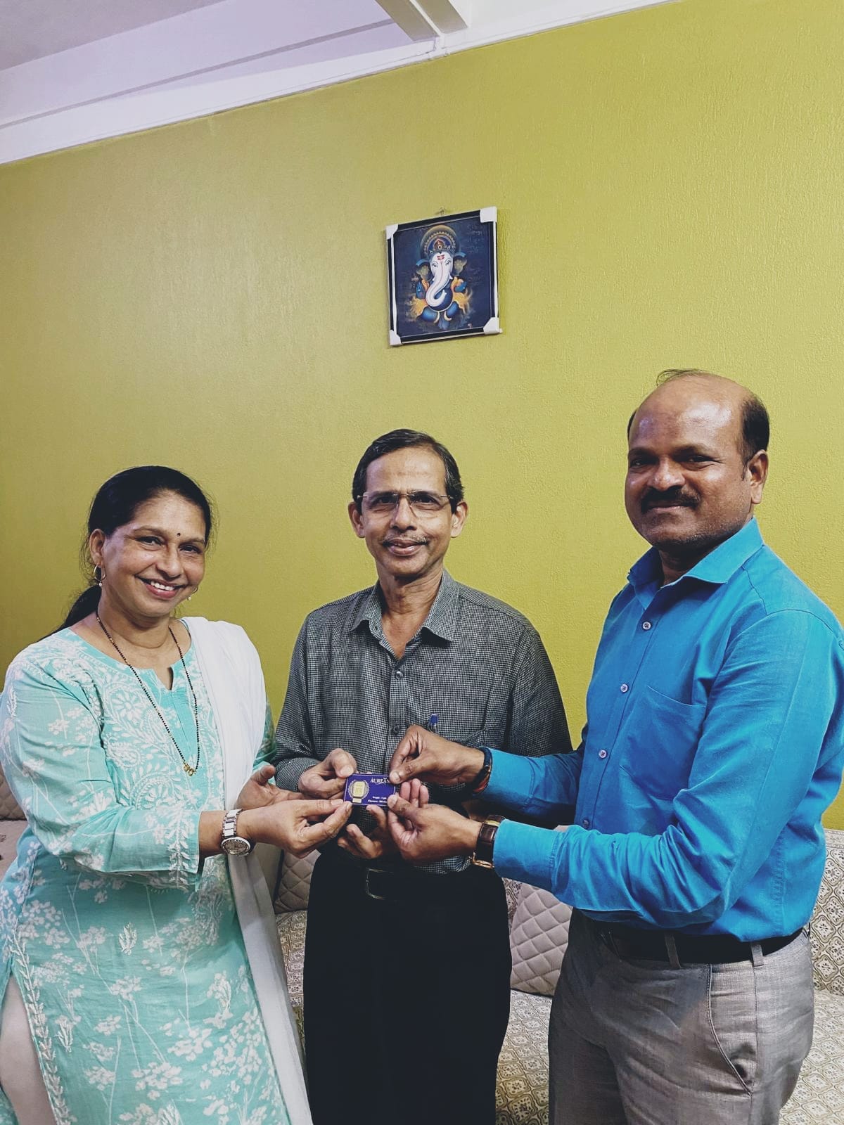 Felicitated by LIC Marketing Manager Shashank Salodkar with Our BM, DO also